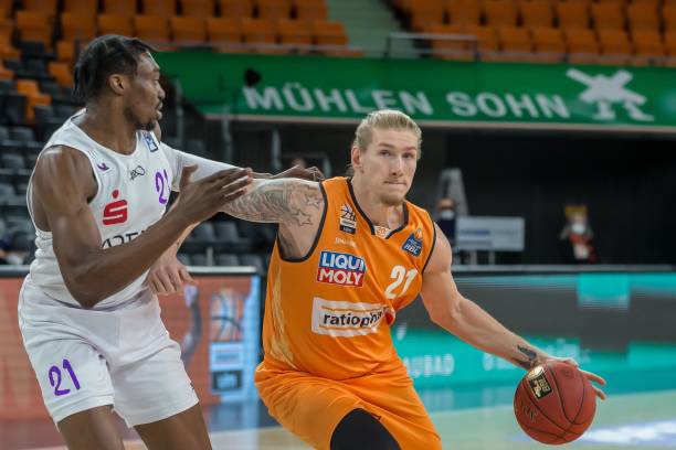 仍然不可或 仍然不可或